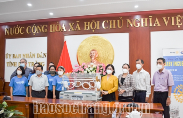 Bệnh viện Chuyên khoa Sản Nhi Sóc Trăng tiếp nhận hỗ trợ lồng ấp trẻ sơ sinh