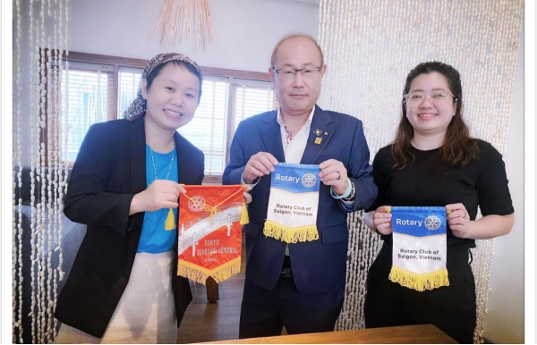 Rotary Saigon exchanged flags with Rotary from Japan, the country of Rotary for 100 years.